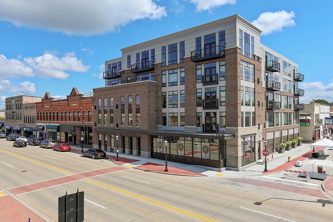 Building Photo - 102 N Broadway