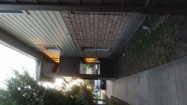 Building Photo - 710 Sonesta Dr