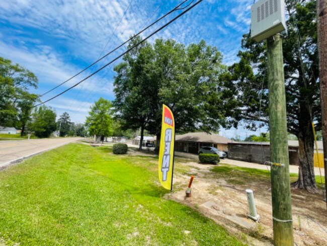 Foto del edificio - 33230 Walker North Rd