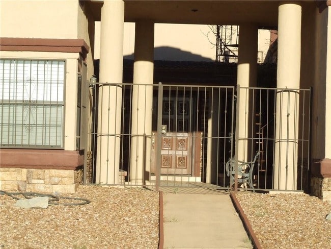 Building Photo - 11685 Rojas Dr