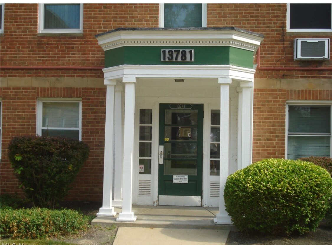 Primary Photo - 13781 Cedar Rd