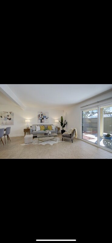 Foto del edificio - 6102 Admiralty Ln