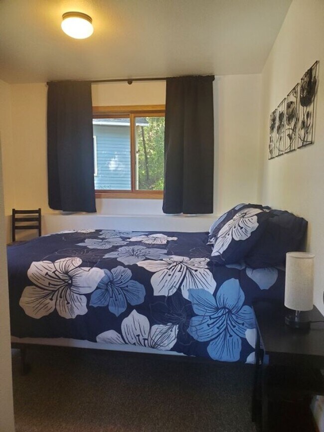 Foto del edificio - 2 Bed, 1 Bath Cabin available for rent thr...