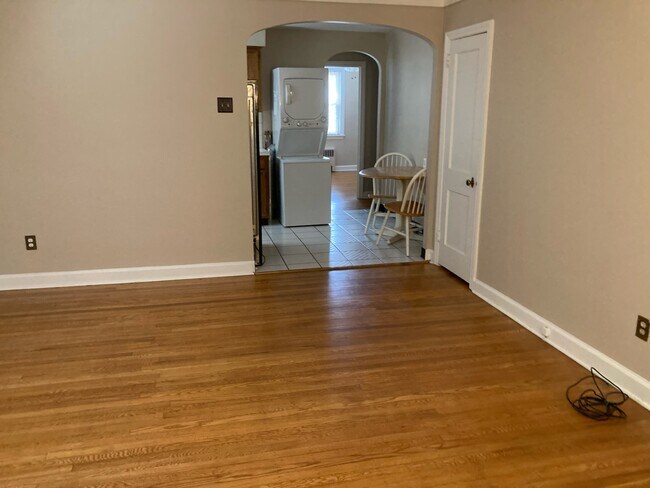 Living Room / Dining Room 2 - 6 Trent Rd