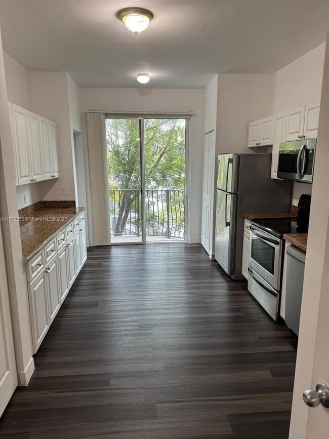 Building Photo - 954 SW 36th Ct