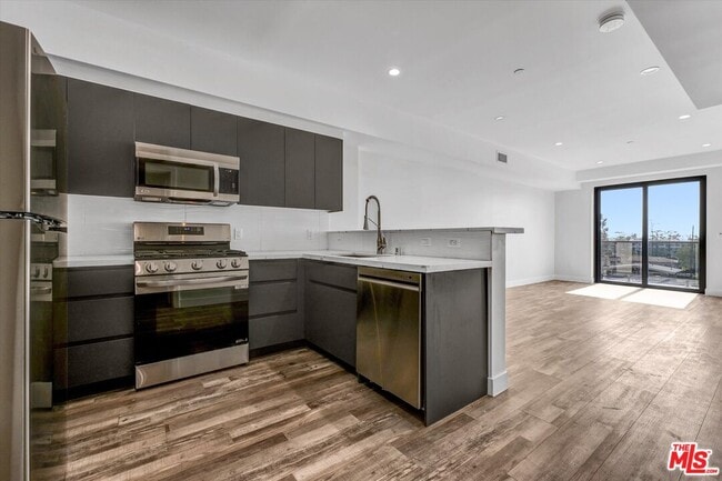 Building Photo - 1537 S Wilton Pl