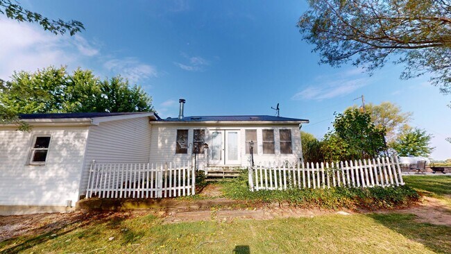 Foto del edificio - Country living in South Central! 3 bed/3 baths and large garage