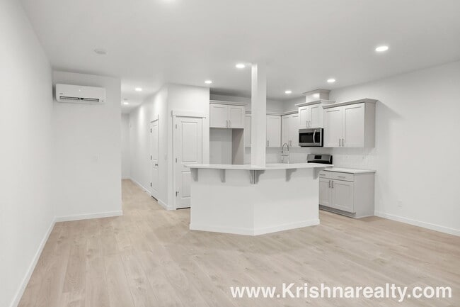 Building Photo - 1218 S Quartz Dr