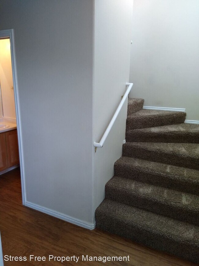 Building Photo - 3 br, 1.5 bath House - 334 South 400 East #11