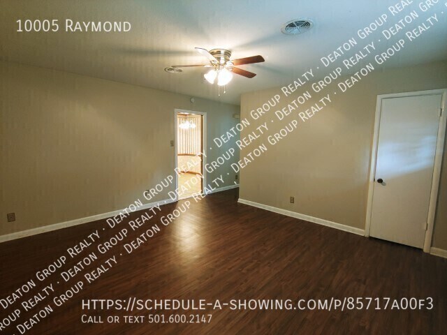 Foto del edificio - 10005 Raymond-