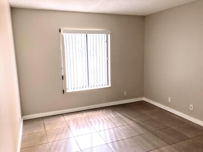 Building Photo - 721 Sunny Pine Way