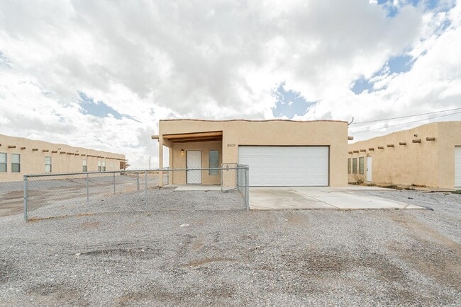 Building Photo - 1960 E Ambush St