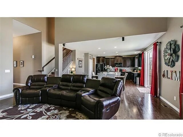 Foto del edificio - 15437 Coopers Hawk Ct