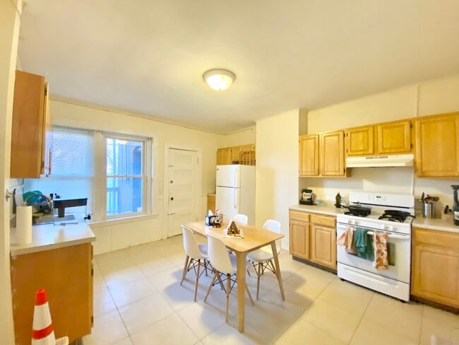 Building Photo - 96 Calumet St