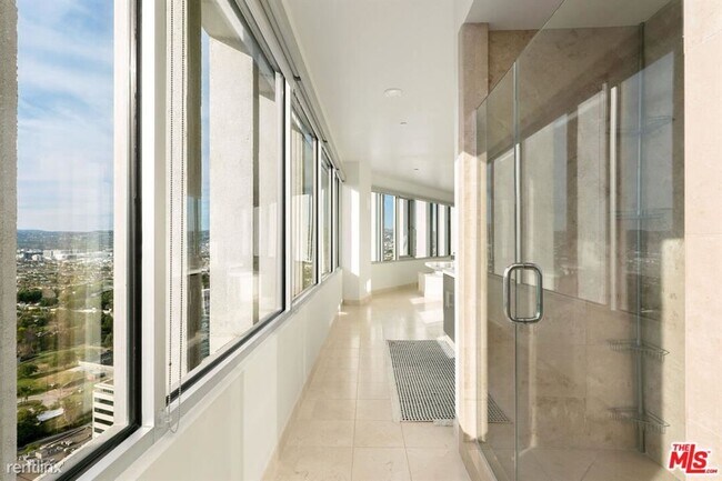 Building Photo - 2 br, 2 bath House - 5670 Wilshire Blvd # PH2