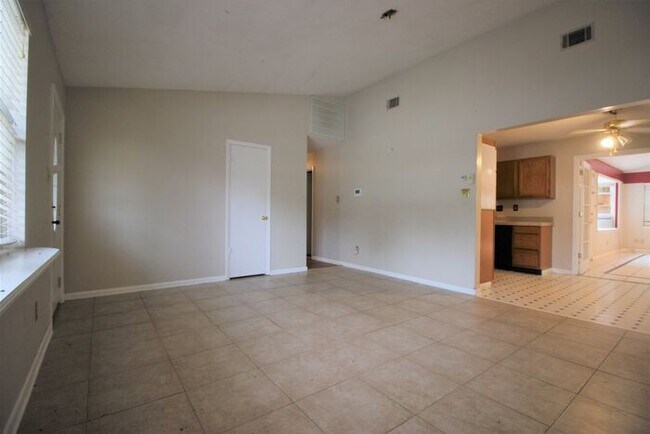 Building Photo - 202 Debra Dr