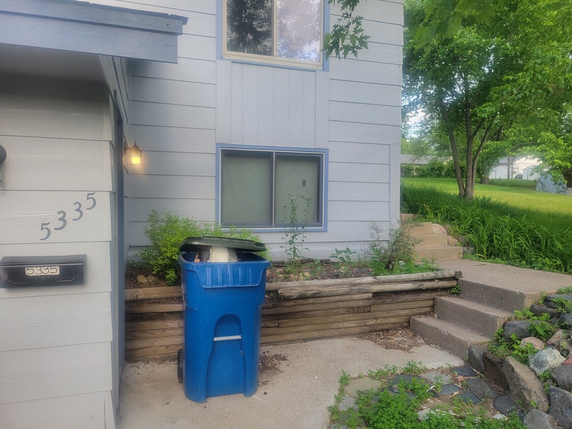 Foto principal - 5335 6th St NE