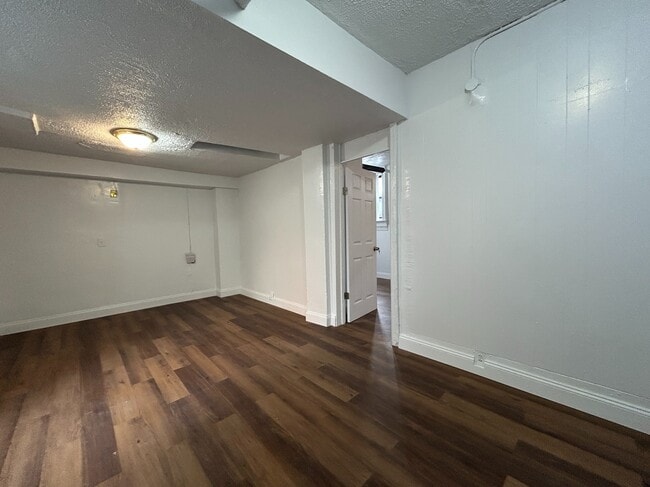 Building Photo - 381 E 160th St
