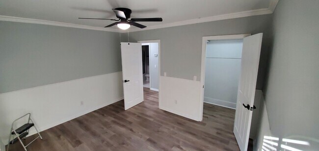 Building Photo - 5223 Live Oak View Ave