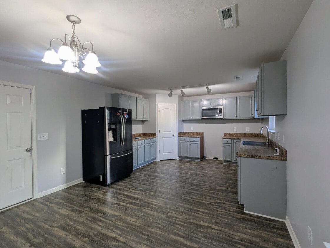 Building Photo - 1003 Caden Village Cir