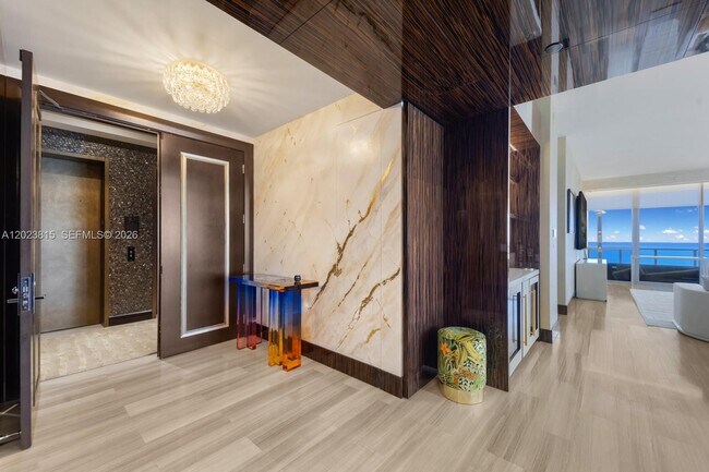 Foto del edificio - 17749 Collins Ave