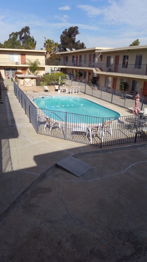 Foto del edificio - 12430 Oak Knoll Rd