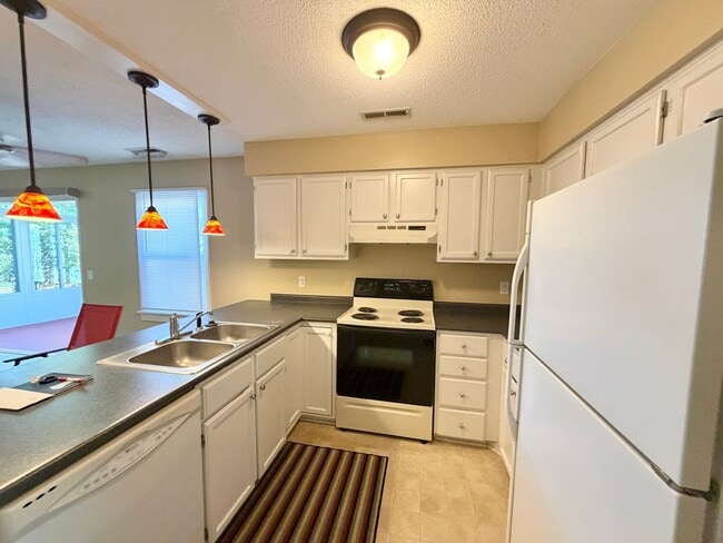 Building Photo - Coming soon! Property, being updated, 1 mile to shops, central Wilmington 3 BEDROOMS!