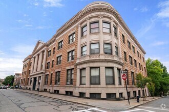 Building Photo - 9 Sewall Ave