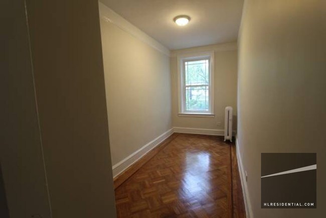 Foto del edificio - 8811 Colonial Rd