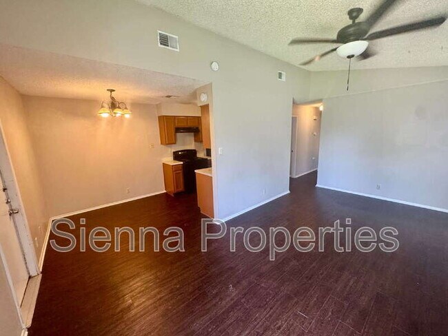 Foto del edificio - 7208 Lilac Ln