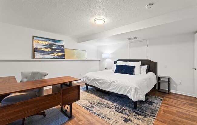 Building Photo - 8453 Lightening View Dr