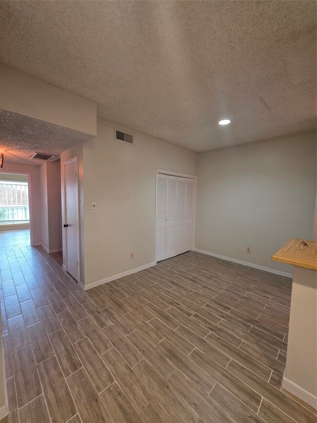 Building Photo - 8334 Jorine Dr