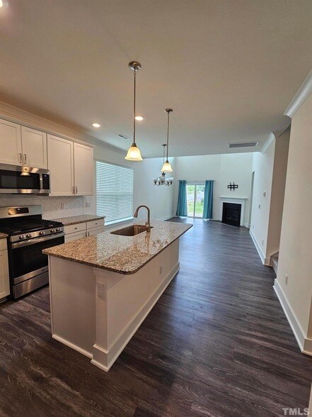 Building Photo - 1001 Heartstone Wy