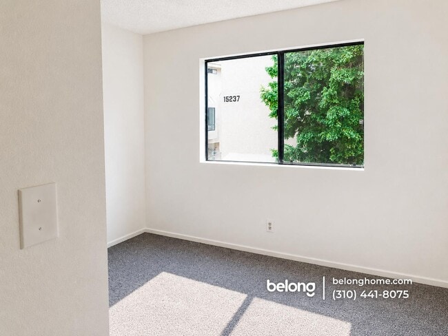 Building Photo - 15235 Magnolia Blvd