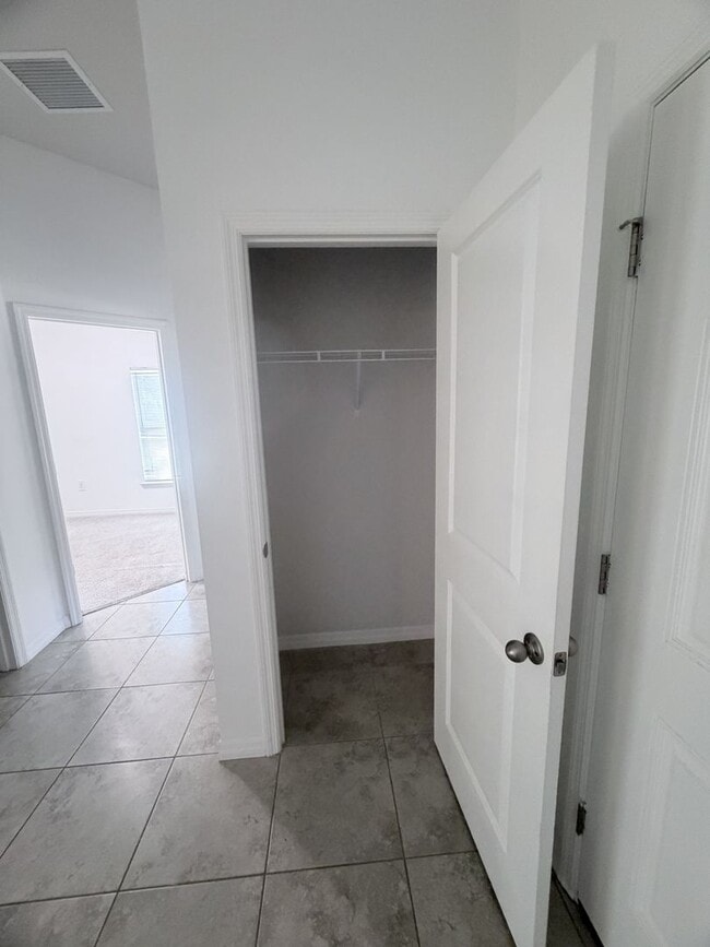 Building Photo - Fenced yard, 3/2 Single Family Home.  Rent Ready.