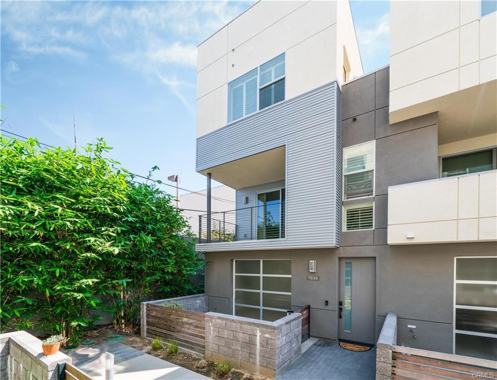 Foto del edificio - 1533 Sullivan Ave