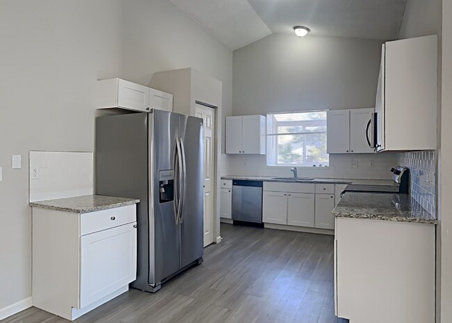 Foto del edificio - 16633 Blue Mist Cir