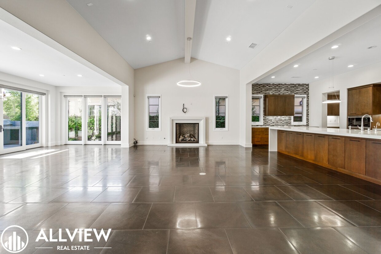 Luxurious and Rare 5 Bed 5.5 Bath Located ... - Luxurious and Rare 5 Bed 5.5 Bath Located ...