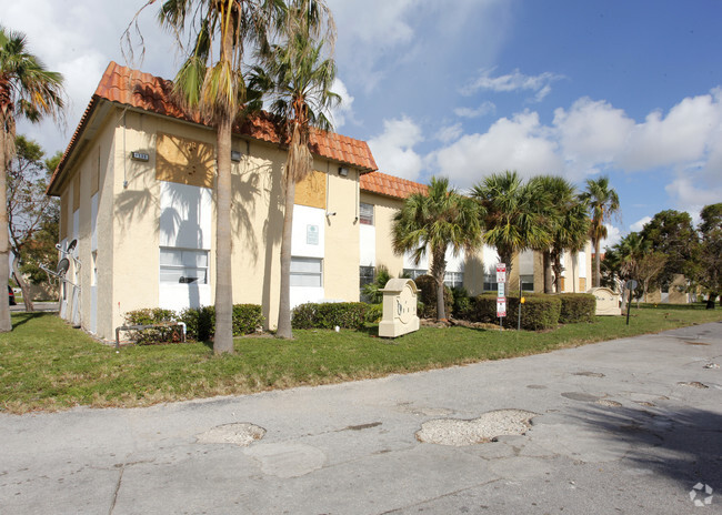 Foto del edificio - Deerfield Palms Condo