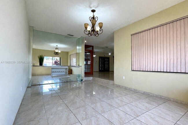 Foto del edificio - 2351 SW 92nd Pl