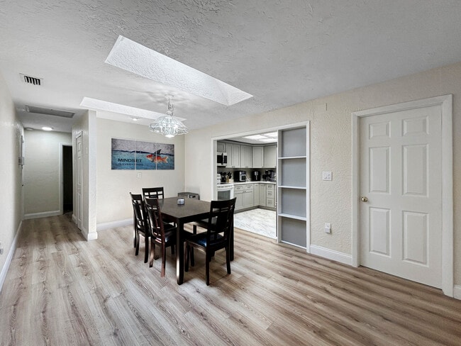 Foto del edificio - 3811 39th Ave N