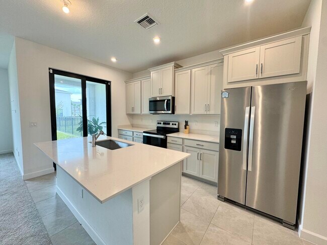 Building Photo - 14122 SW Thorens Dr