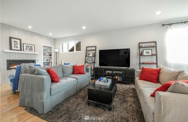 Foto del edificio - Open Contemporay Light Filled Home - Mt. B...