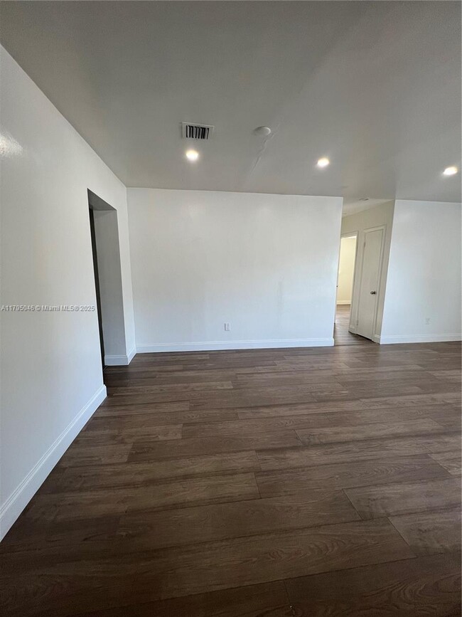 Foto del edificio - 770 NW 179th St