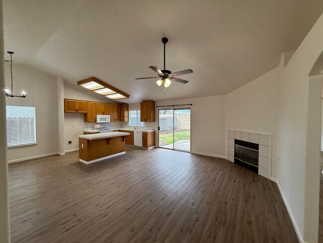 Foto del edificio - Newly updated single story 3 bedroom!