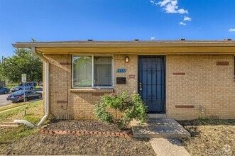 Building Photo - 3911 Lipan St