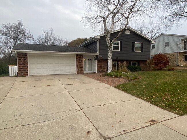 Foto del edificio - 1038 S Knollwood Dr