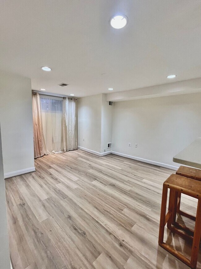 Foto del edificio - 1446 Newton St NW