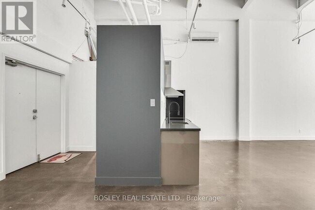 Building Photo - 136-1173 Dundas St E