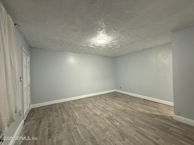 Foto del edificio - 1574 W 14th St